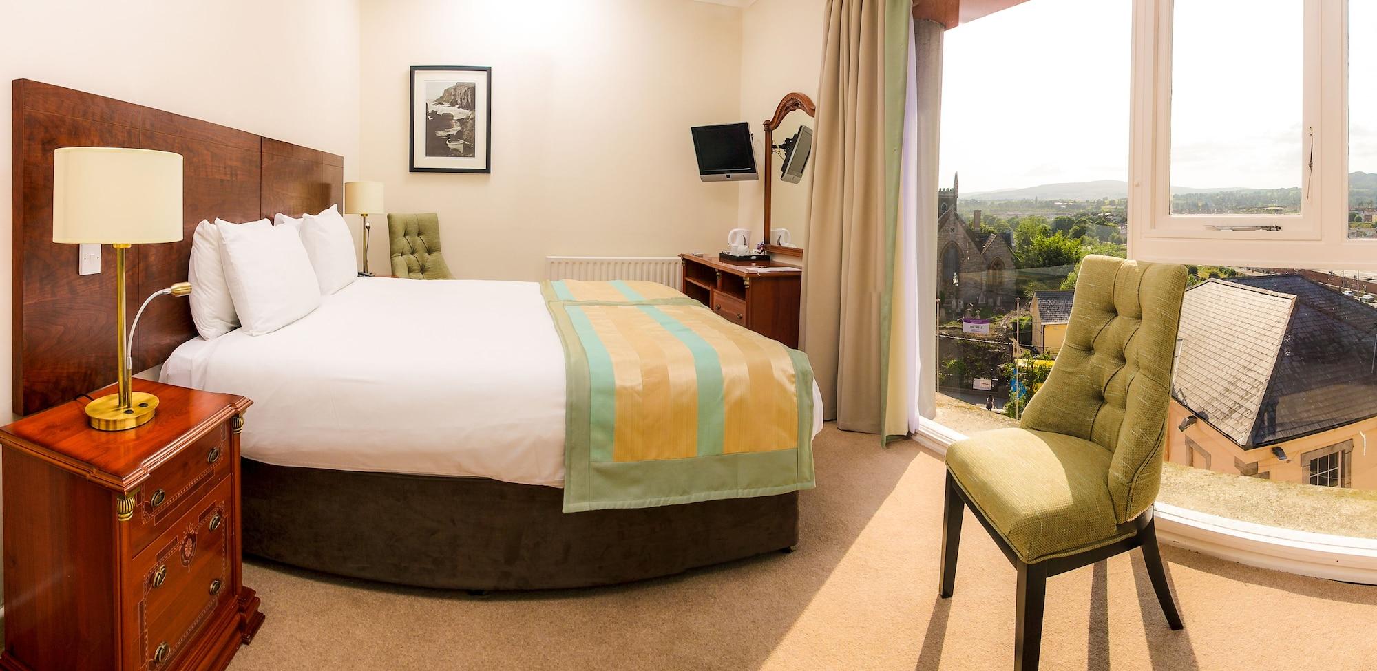The Royal & Leisure Centre Hotel 3*