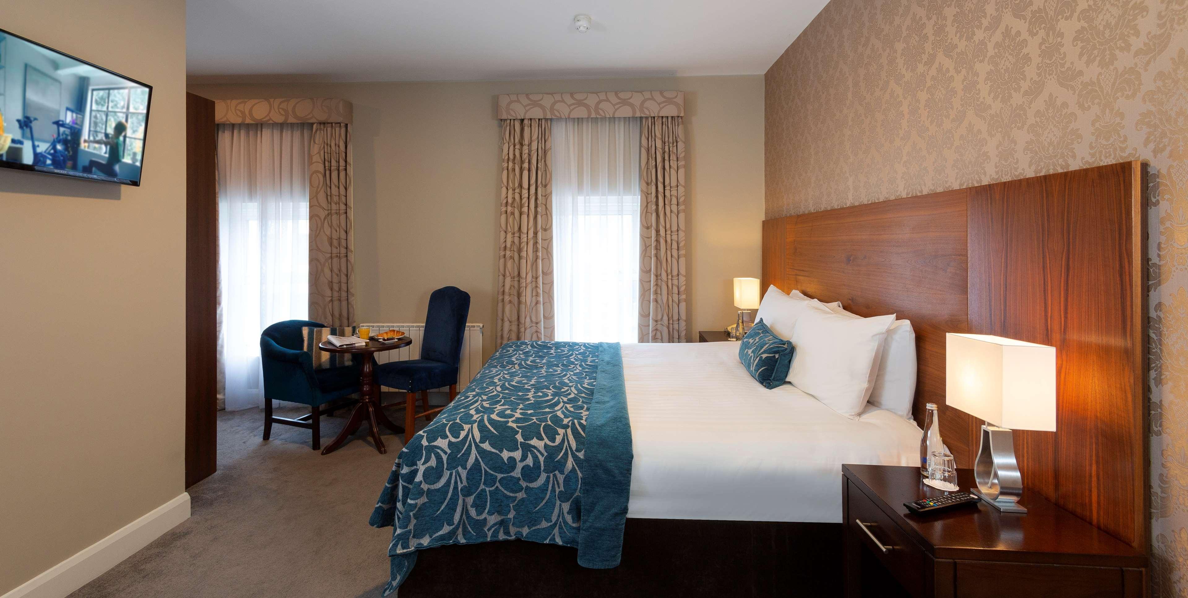 The Royal & Leisure Centre Hotel