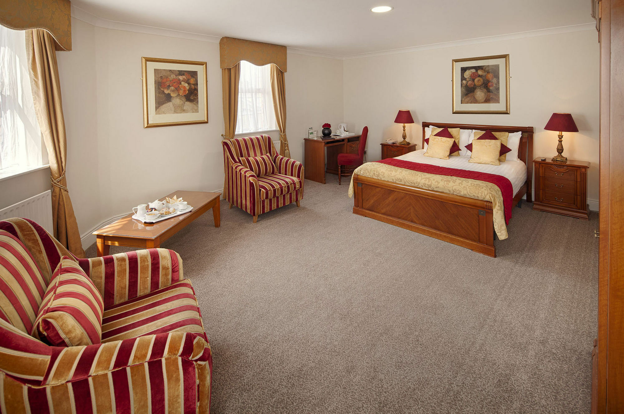 Hotel The Royal & Leisure Centre 3*